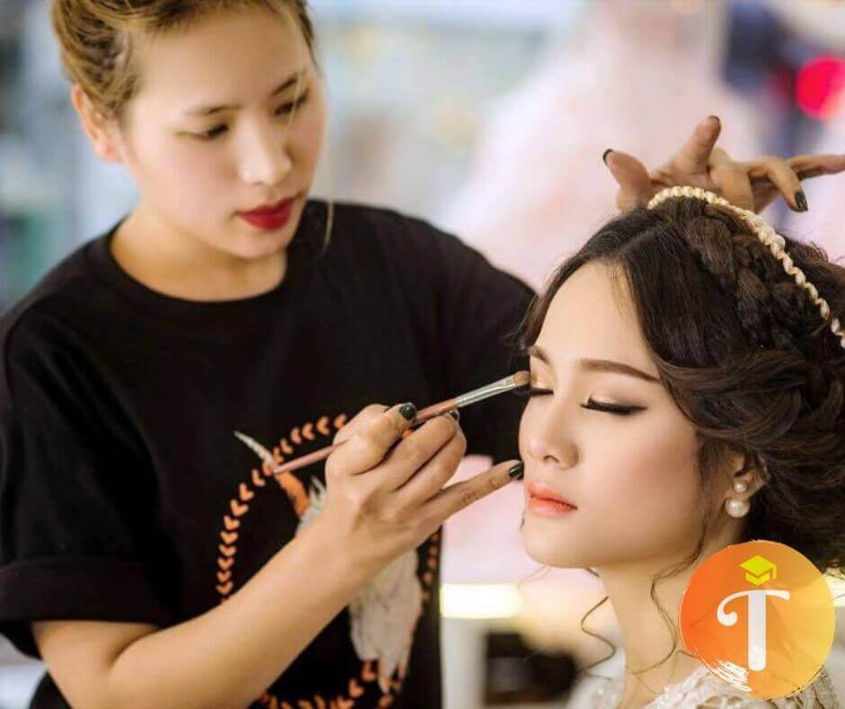 học trang điểm Jong Aphuong Make Up Store Đà Nẵng