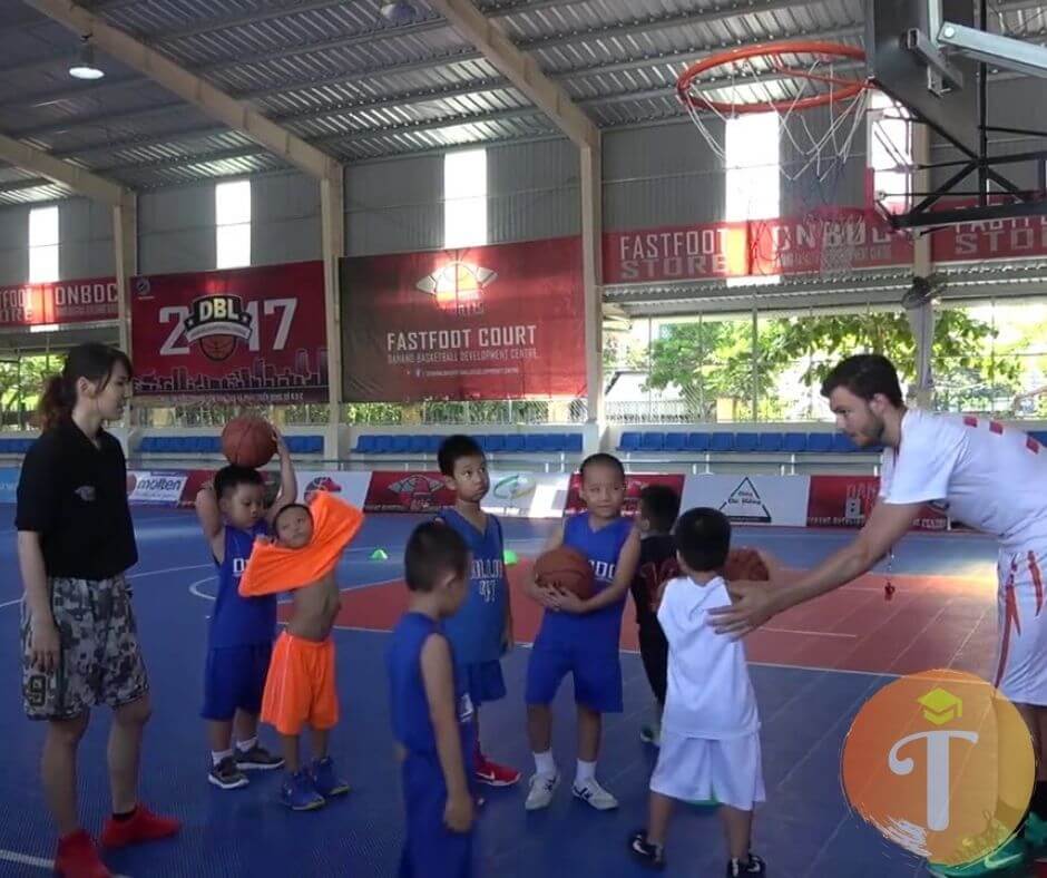 Lớp học cho trẻ ở trung tâm bóng rổ BDC tại Đà Nẵng 