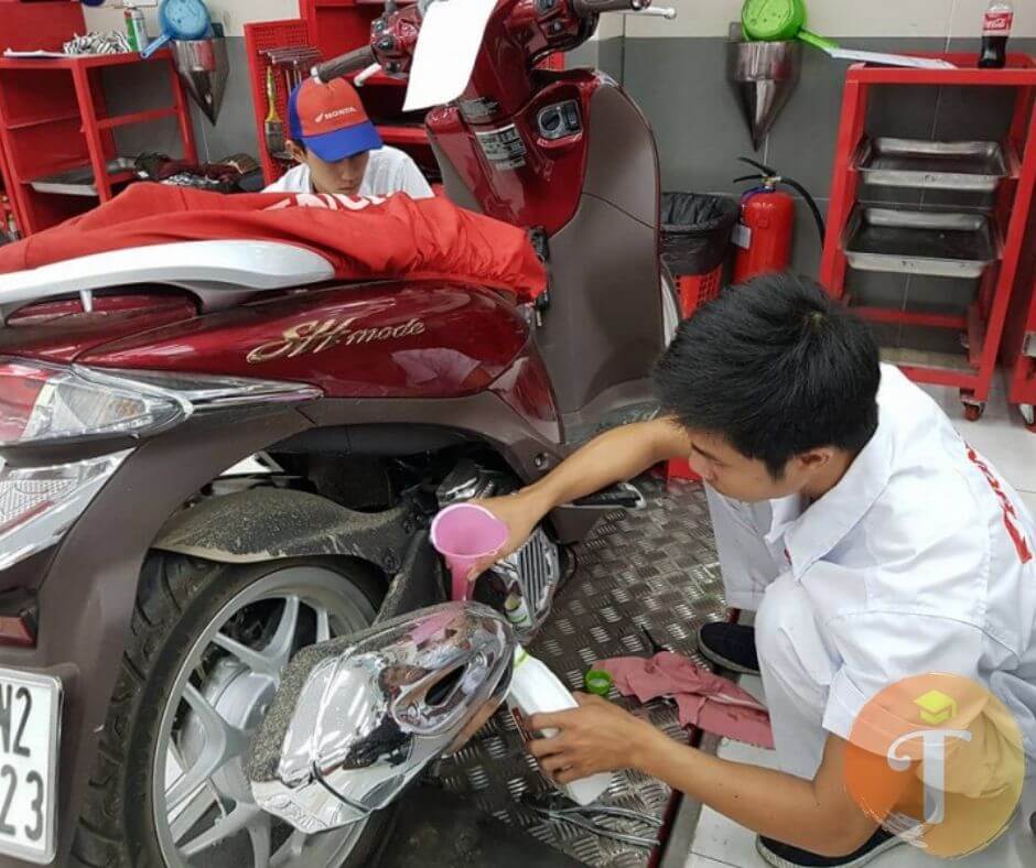 Học nghề sửa xe máy tại đà nẵng - Honda quốc tiến